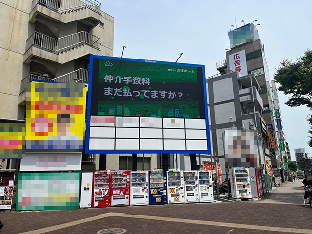 中野坂上交差点のデジタルサイネージ広告